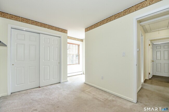 Building Photo - 5 Moody Ave