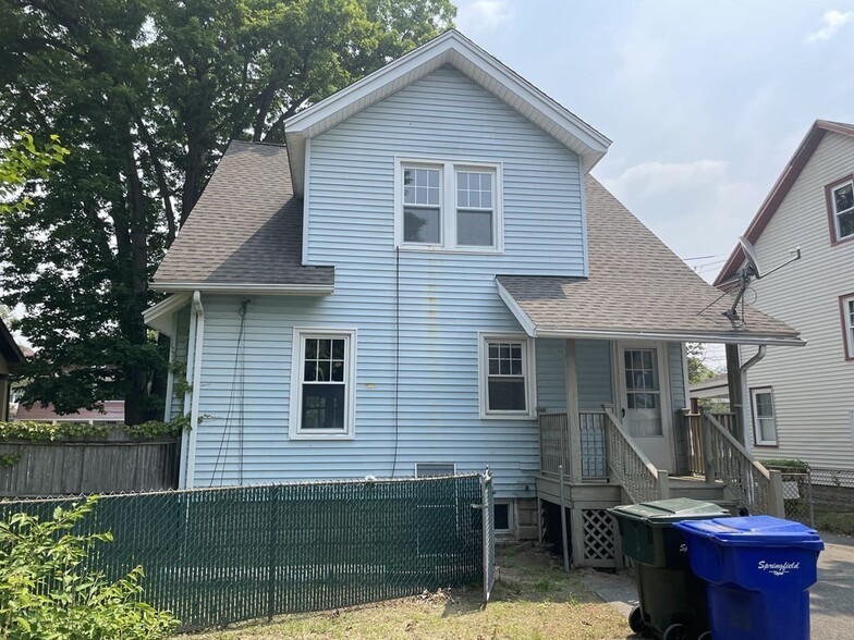 Building Photo - 84 Woodlawn St