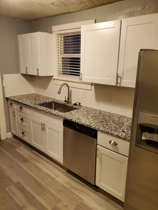 Building Photo - 1192 E 66 St