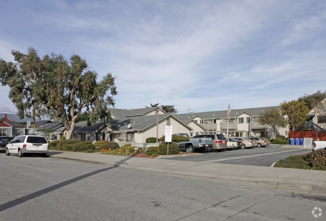 Building Photo - El Estero Apartments