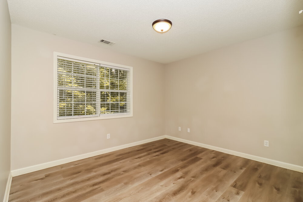 Building Photo - 1042 Whispering Woods Dr