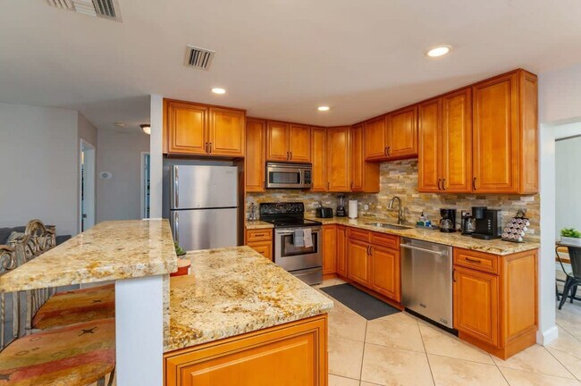 Building Photo - 1183 SE 1st Way