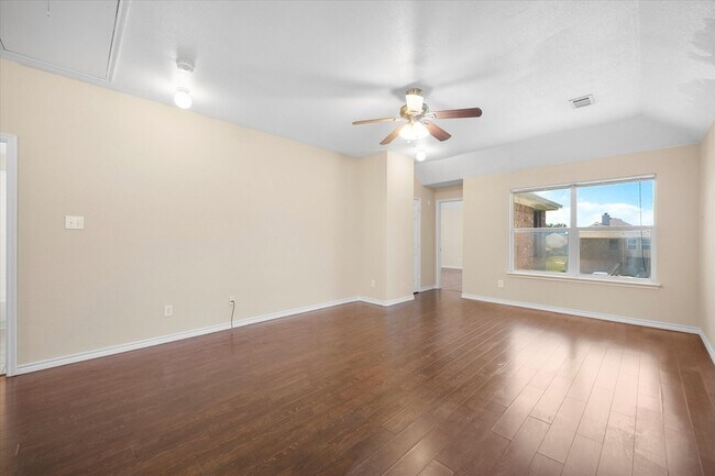 Building Photo - 1100 Camelot Dr
