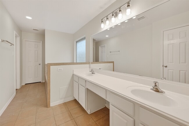 Building Photo - 22106 Galapagos Ct