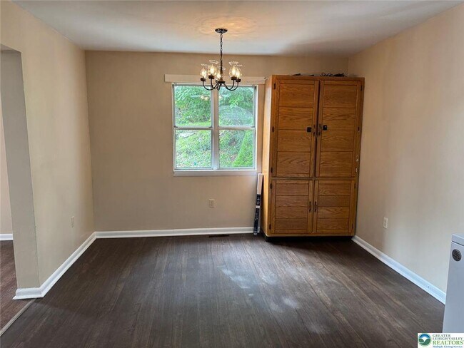 Building Photo - 1538 E 8th St