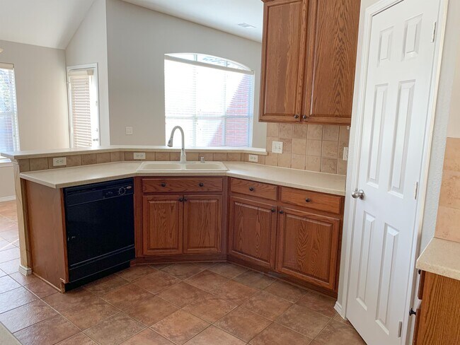 Building Photo - 3626 English Oak Dr