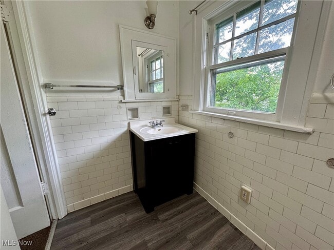 Building Photo - 214 15th St NW