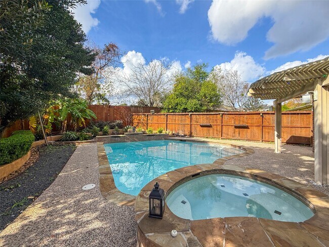 Building Photo - 1762 Lakeside Enclave Dr