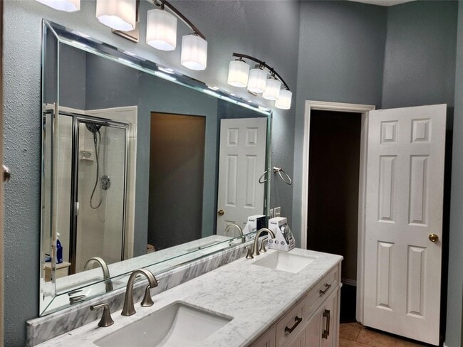 Building Photo - 1505 Fairfield Ct