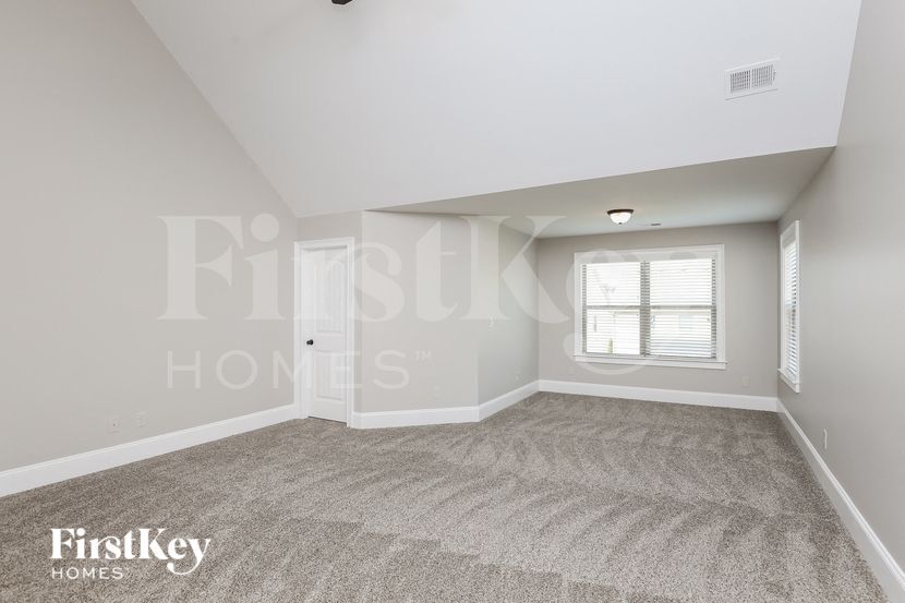 Building Photo - 621 Summerstone Ln