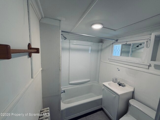 Building Photo - 174 Oak St