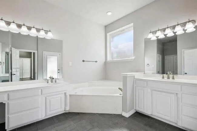 Building Photo - 6116 Country Hills Ct