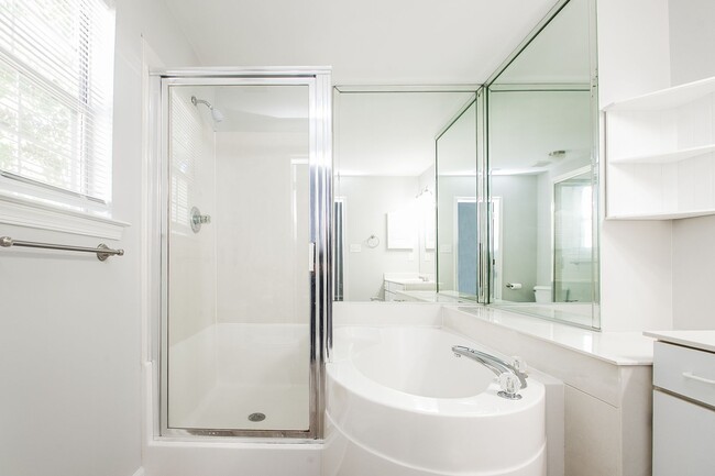 Building Photo - 2 Bedroom 2.5 Bathrooms in South Chesapeake