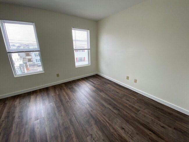 Building Photo - 143 Second St