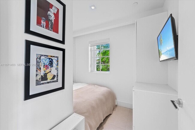 Building Photo - 15713 Fisher Island Dr