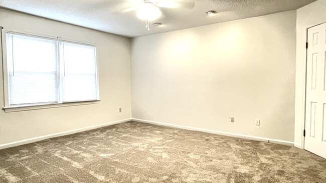 Building Photo - 1300 Debbs Ln