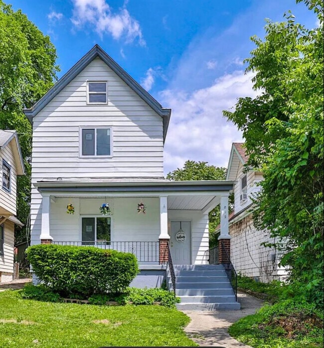 Building Photo - 812 Fairbanks Ave