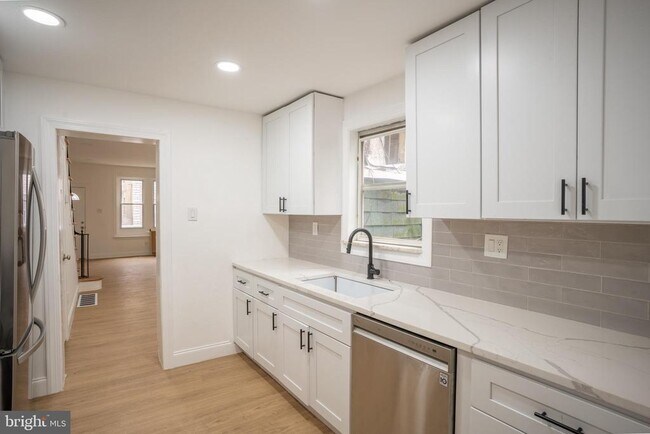 Building Photo - 623 Fitzgerald St