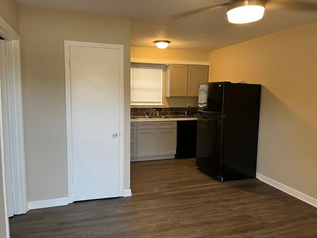Building Photo - Faulkner Court Apartments
