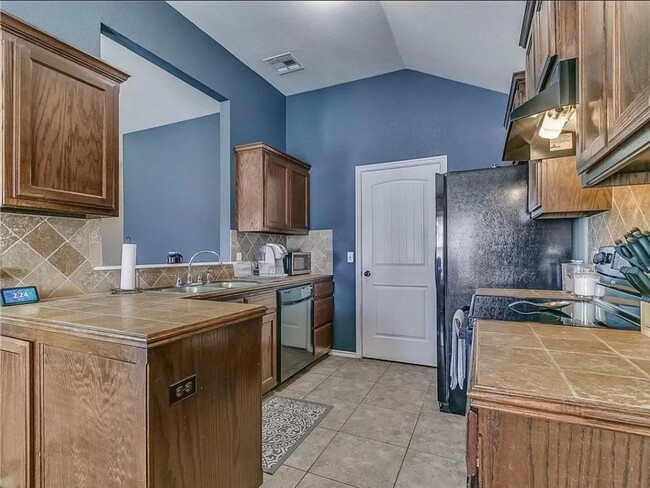 Building Photo - Edmond home with Storm Shelter