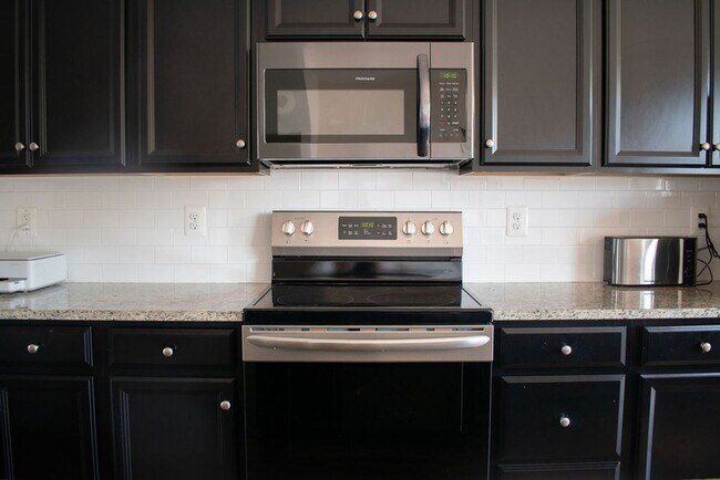 Building Photo - 2310 Avinity Ct
