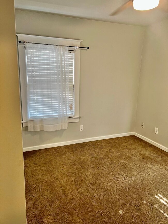Building Photo - Charming Family Home