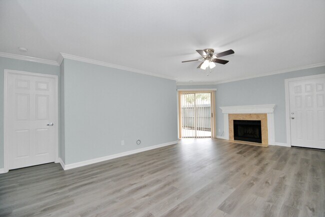 Building Photo - 9700 Leawood Blvd