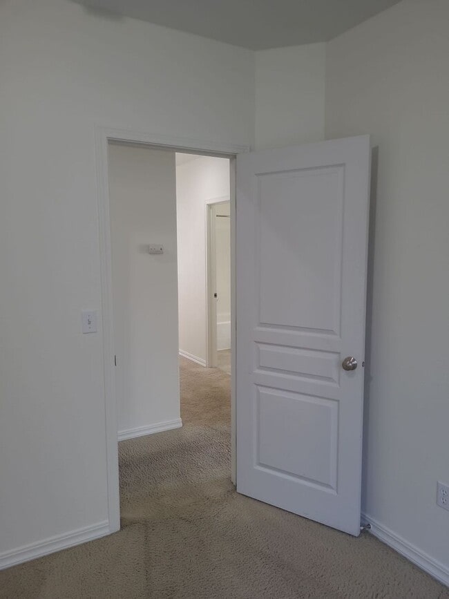 Building Photo - 1/2 OFF DECEMBER RENT - Garage & All Appliances