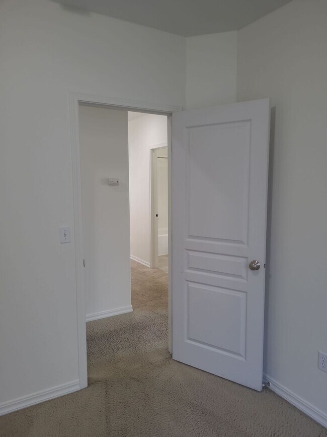Building Photo - Sage Vista Home with Garage & All Appliances