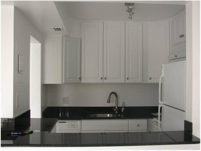 Building Photo - 4200 Crystal Lake Dr