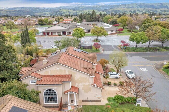 Building Photo - 3-Bed Bright Morgan Hill Home in a Desirable Neighborhood
