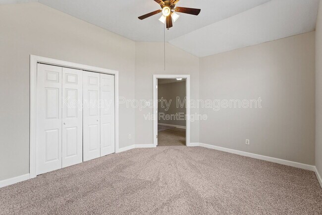 Building Photo - 633 Ventana Dr