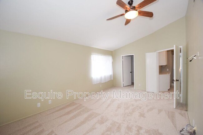 Building Photo - 887 Yearling Ct