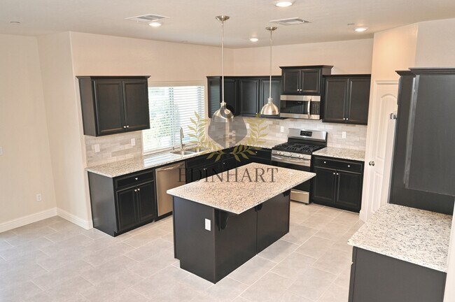 Building Photo - 645 Blue Oak Lane W