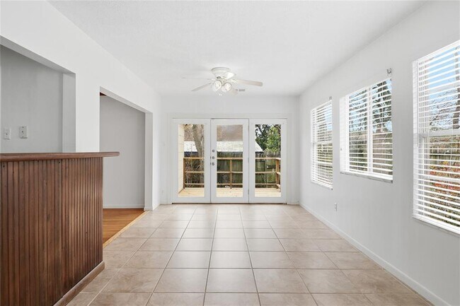 Building Photo - 2007 Montclaire St