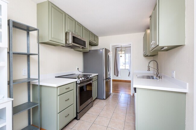 Building Photo - Charming San Diego Home with Large Backyard!