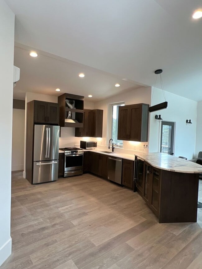 Building Photo - FULLY FURNISHED 2 BED, 1.5 BATH W/ GARAGE