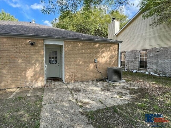 Building Photo - 5084 Cumberland Cove Dr