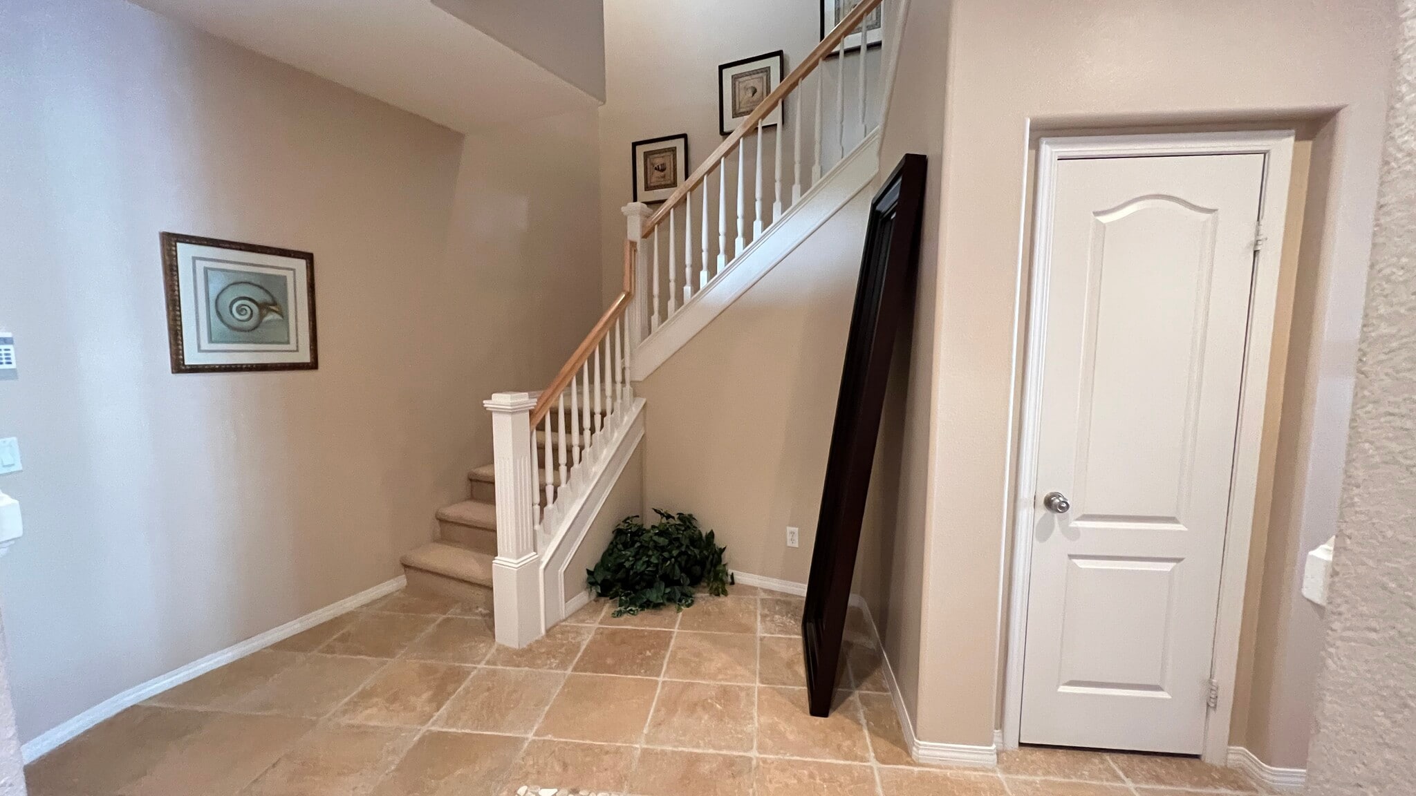 Entry Alcove - 4353 Waterside Ln