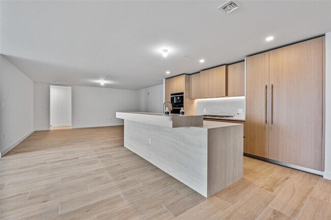 Building Photo - 900 N Ocean Blvd