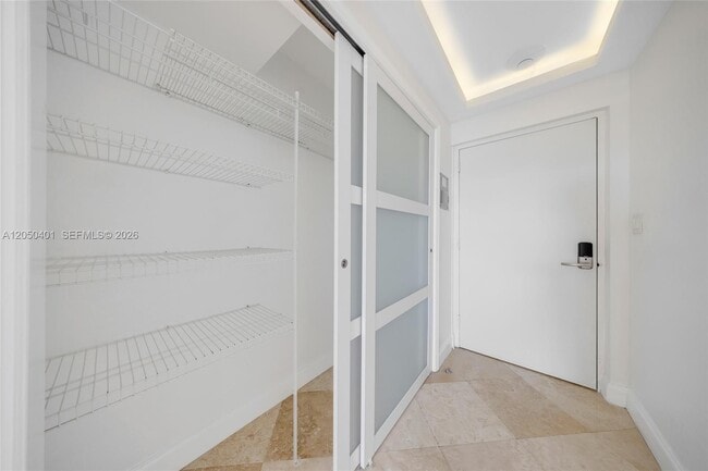 Building Photo - 720 Collins Ave