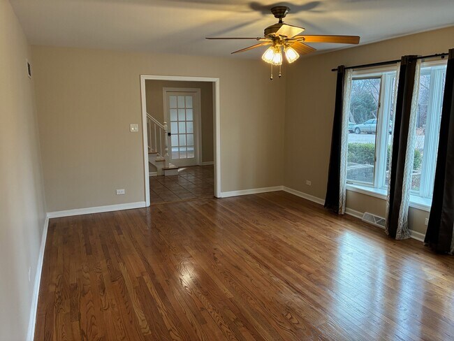 Building Photo - 127 Hickory Rd