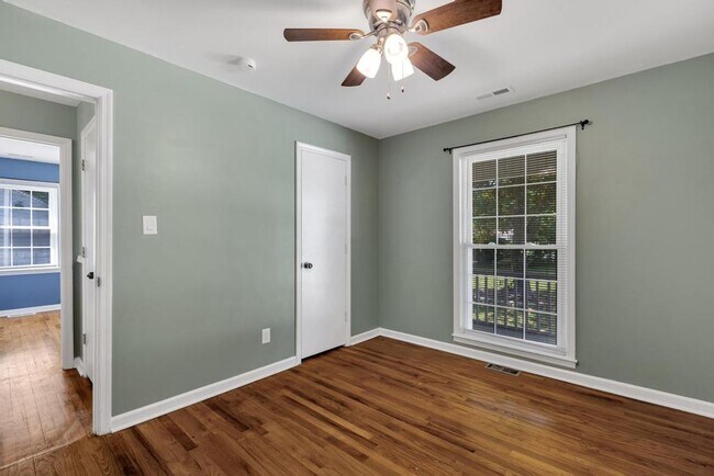 Building Photo - Adorable Brick Ranch- Piney Green Area