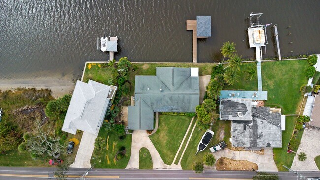 Building Photo - Riverfront Home in Ormond Beachside!