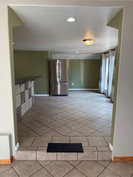 Building Photo - 1420 Pinyon Ave