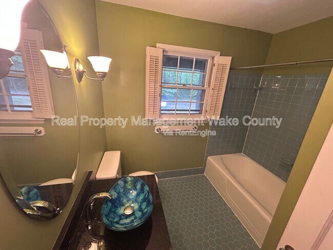 Building Photo - 4500 Connell Dr