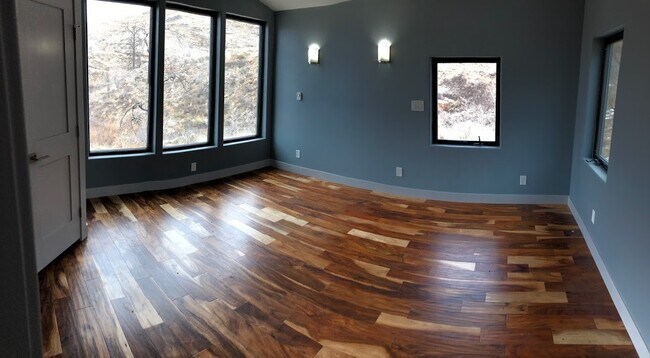 Building Photo - One of a Kind 2 Bed, 2 Bath Home with Gorgeous Mountain Views!