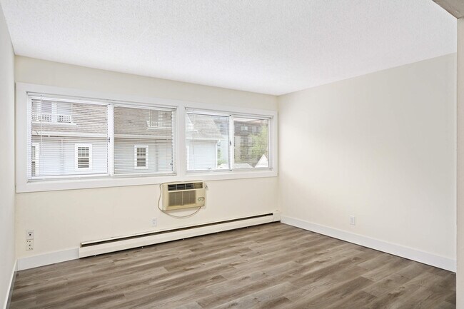 Building Photo - 2800 Colfax Ave S