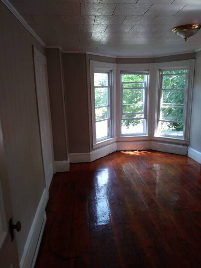 Building Photo - 21 Pleasant St