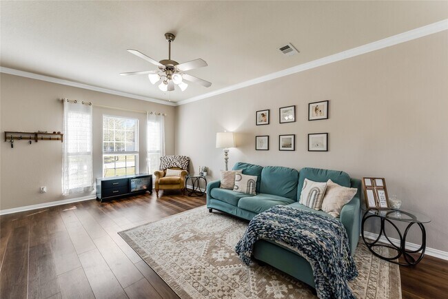 Building Photo - 512 Forest Village Cir